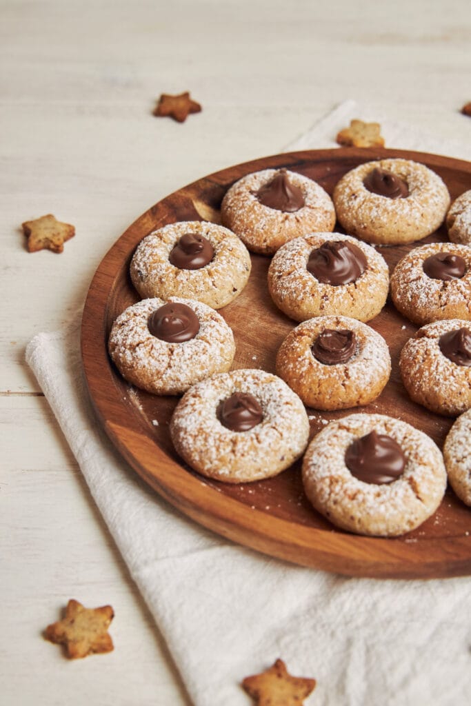 Learn how to make the perfect peanut butter thumbprint cookies with this comprehensive guide! Easy, versatile, and delicious